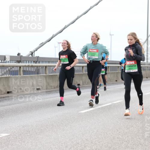 03.10.2025 - Köhlbrandbrückenlauf Lena Gebhardt http://msf.ph/oto/9203048 03.10.2025 15:51:37 Position 2 97, 9728, 8011 meine-sportfotos.de