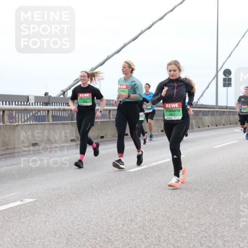 03.10.2025 - Köhlbrandbrückenlauf Lena Gebhardt http://msf.ph/oto/9203049 03.10.2025 15:51:38 Position 2 8071, 8011 meine-sportfotos.de