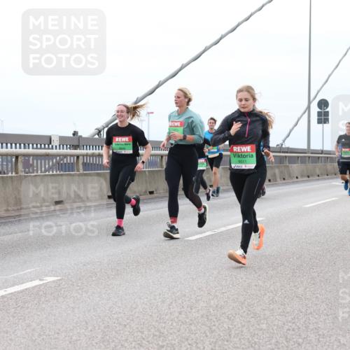 03.10.2025 - Köhlbrandbrückenlauf Lena Gebhardt http://msf.ph/oto/9203050 03.10.2025 15:51:38 Position 2 8011 meine-sportfotos.de