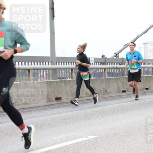 03.10.2025 - Köhlbrandbrückenlauf Lena Gebhardt http://msf.ph/oto/9203055 03.10.2025 15:51:39 Position 2 9728, 91, 1, 9450 meine-sportfotos.de