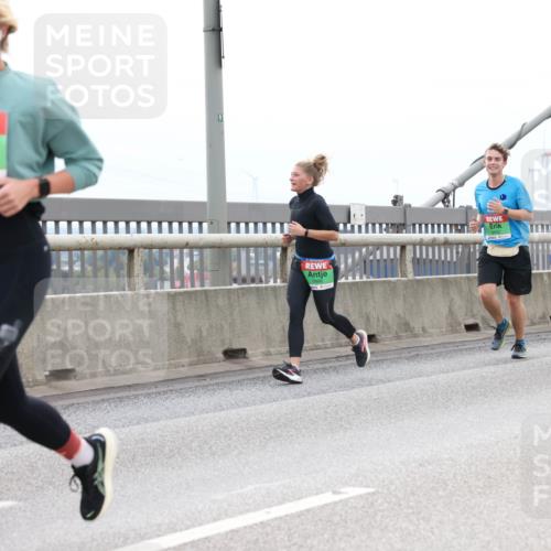 03.10.2025 - Köhlbrandbrückenlauf Lena Gebhardt http://msf.ph/oto/9203056 03.10.2025 15:51:40 Position 2 9728, 91, 1 meine-sportfotos.de