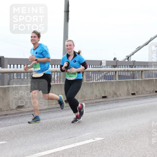 03.10.2025 - Köhlbrandbrückenlauf Lena Gebhardt http://msf.ph/oto/9203065 03.10.2025 15:51:41 Position 2 9452, 9450 meine-sportfotos.de