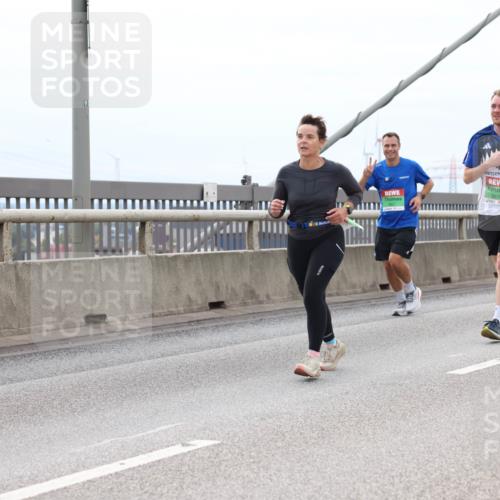 03.10.2025 - Köhlbrandbrückenlauf Lena Gebhardt http://msf.ph/oto/9203073 03.10.2025 15:51:44 Position 2 91, 8478 meine-sportfotos.de