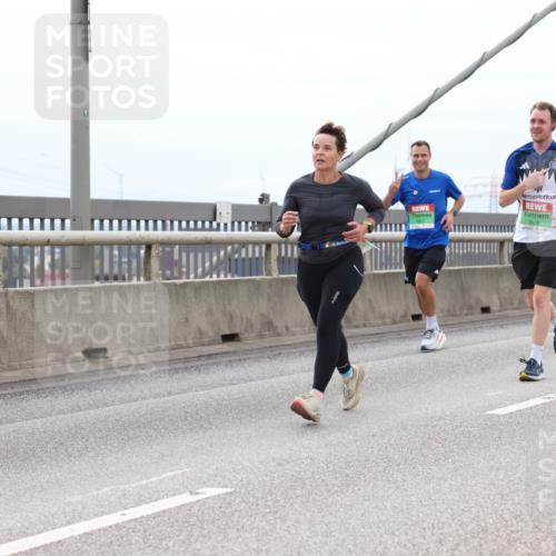 03.10.2025 - Köhlbrandbrückenlauf Lena Gebhardt http://msf.ph/oto/9203074 03.10.2025 15:51:44 Position 2 8478 meine-sportfotos.de