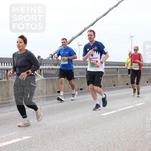 03.10.2025 - Köhlbrandbrückenlauf Lena Gebhardt http://msf.ph/oto/9203075 03.10.2025 15:51:44 Position 2 8470 meine-sportfotos.de