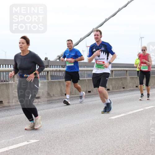 03.10.2025 - Köhlbrandbrückenlauf Lena Gebhardt http://msf.ph/oto/9203076 03.10.2025 15:51:44 Position 2  meine-sportfotos.de