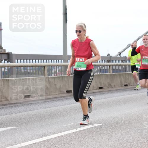 03.10.2025 - Köhlbrandbrückenlauf Lena Gebhardt http://msf.ph/oto/9203087 03.10.2025 15:51:47 Position 2 7430, 9000, 8998 meine-sportfotos.de