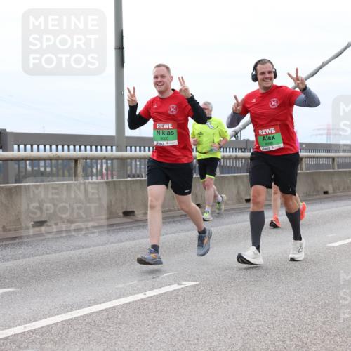 03.10.2025 - Köhlbrandbrückenlauf Lena Gebhardt http://msf.ph/oto/9203093 03.10.2025 15:51:48 Position 2 9000, 8998 meine-sportfotos.de