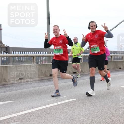03.10.2025 - Köhlbrandbrückenlauf Lena Gebhardt http://msf.ph/oto/9203095 03.10.2025 15:51:48 Position 2 9000, 8998 meine-sportfotos.de
