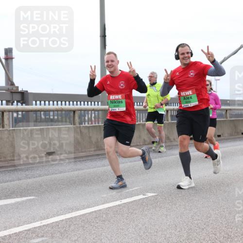 03.10.2025 - Köhlbrandbrückenlauf Lena Gebhardt http://msf.ph/oto/9203096 03.10.2025 15:51:48 Position 2 9000, 8998 meine-sportfotos.de