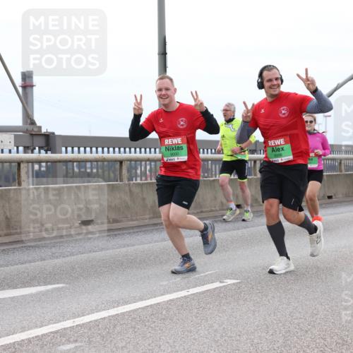 03.10.2025 - Köhlbrandbrückenlauf Lena Gebhardt http://msf.ph/oto/9203097 03.10.2025 15:51:48 Position 2 9000, 8998 meine-sportfotos.de