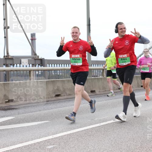 03.10.2025 - Köhlbrandbrückenlauf Lena Gebhardt http://msf.ph/oto/9203101 03.10.2025 15:51:49 Position 2 9000, 8998 meine-sportfotos.de