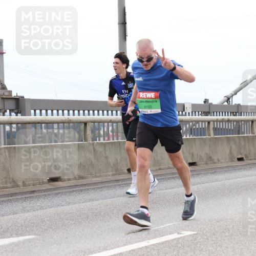 03.10.2025 - Köhlbrandbrückenlauf Lena Gebhardt http://msf.ph/oto/9203119 03.10.2025 15:51:53 Position 2 9193 meine-sportfotos.de