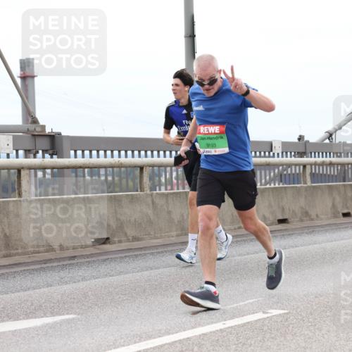 03.10.2025 - Köhlbrandbrückenlauf Lena Gebhardt http://msf.ph/oto/9203120 03.10.2025 15:51:53 Position 2 9193 meine-sportfotos.de