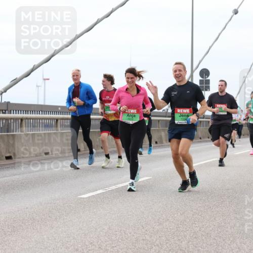 03.10.2025 - Köhlbrandbrückenlauf Lena Gebhardt http://msf.ph/oto/9203124 03.10.2025 15:51:54 Position 2 7412, 7334 meine-sportfotos.de