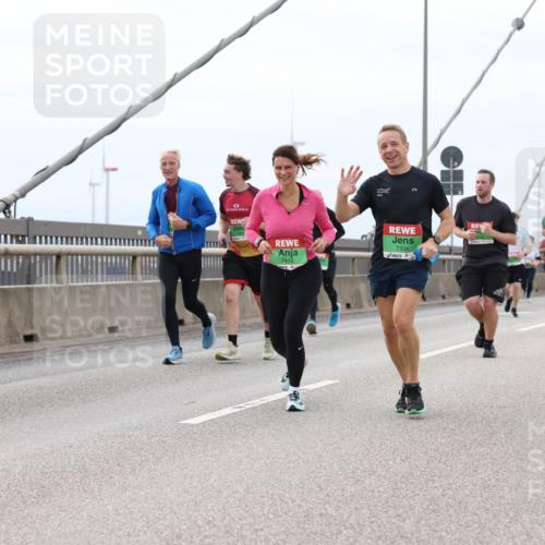 03.10.2025 - Köhlbrandbrückenlauf Lena Gebhardt http://msf.ph/oto/9203125 03.10.2025 15:51:54 Position 2 7412, 7334 meine-sportfotos.de