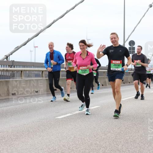 03.10.2025 - Köhlbrandbrückenlauf Lena Gebhardt http://msf.ph/oto/9203126 03.10.2025 15:51:54 Position 2 7334, 7412 meine-sportfotos.de
