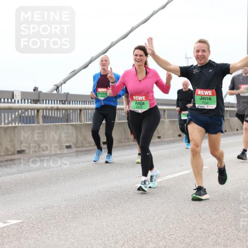 03.10.2025 - Köhlbrandbrückenlauf Lena Gebhardt http://msf.ph/oto/9203129 03.10.2025 15:51:55 Position 2 7412, 7334 meine-sportfotos.de