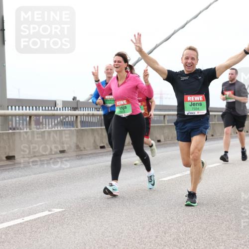 03.10.2025 - Köhlbrandbrückenlauf Lena Gebhardt http://msf.ph/oto/9203131 03.10.2025 15:51:55 Position 2 7412, 7334 meine-sportfotos.de