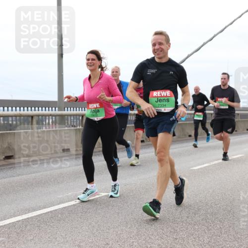 03.10.2025 - Köhlbrandbrückenlauf Lena Gebhardt http://msf.ph/oto/9203134 03.10.2025 15:51:56 Position 2 7334, 7412 meine-sportfotos.de