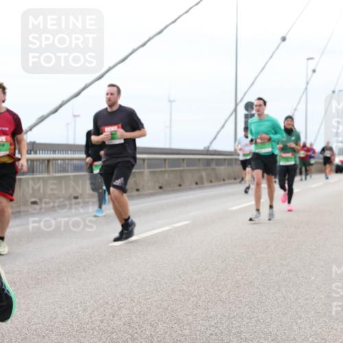 03.10.2025 - Köhlbrandbrückenlauf Lena Gebhardt http://msf.ph/oto/9203136 03.10.2025 15:51:56 Position 2  meine-sportfotos.de