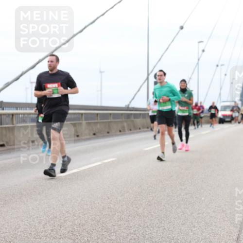 03.10.2025 - Köhlbrandbrückenlauf Lena Gebhardt http://msf.ph/oto/9203138 03.10.2025 15:51:56 Position 2  meine-sportfotos.de