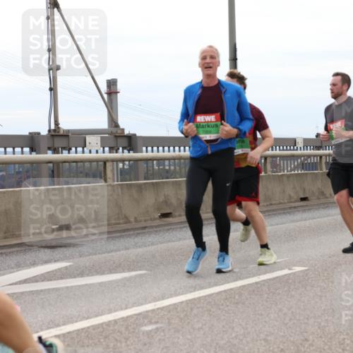 03.10.2025 - Köhlbrandbrückenlauf Lena Gebhardt http://msf.ph/oto/9203139 03.10.2025 15:51:57 Position 2 7369 meine-sportfotos.de