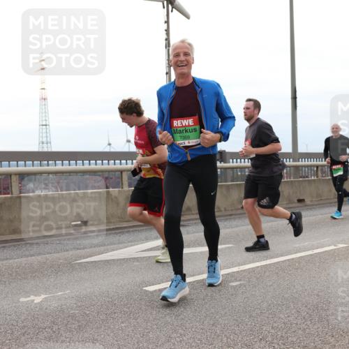 03.10.2025 - Köhlbrandbrückenlauf Lena Gebhardt http://msf.ph/oto/9203146 03.10.2025 15:51:58 Position 2 0, 7359 meine-sportfotos.de