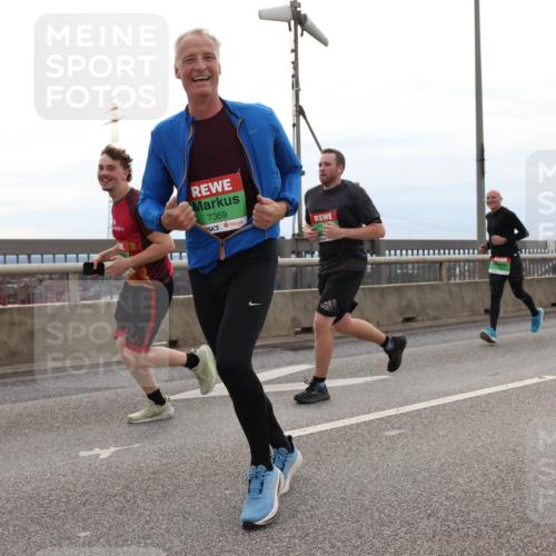 03.10.2025 - Köhlbrandbrückenlauf Lena Gebhardt http://msf.ph/oto/9203148 03.10.2025 15:51:58 Position 2 0, 7359 meine-sportfotos.de