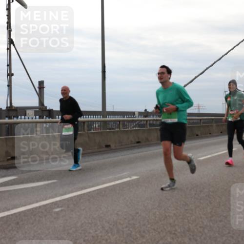 03.10.2025 - Köhlbrandbrückenlauf Lena Gebhardt http://msf.ph/oto/9203153 03.10.2025 15:51:59 Position 2  meine-sportfotos.de