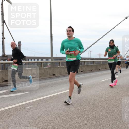 03.10.2025 - Köhlbrandbrückenlauf Lena Gebhardt http://msf.ph/oto/9203154 03.10.2025 15:51:59 Position 2 7741, 7617 meine-sportfotos.de