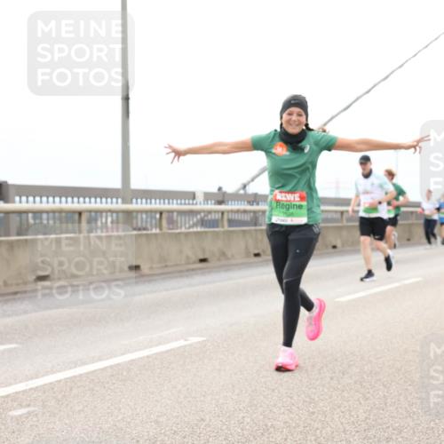 03.10.2025 - Köhlbrandbrückenlauf Lena Gebhardt http://msf.ph/oto/9203160 03.10.2025 15:52:00 Position 2  meine-sportfotos.de