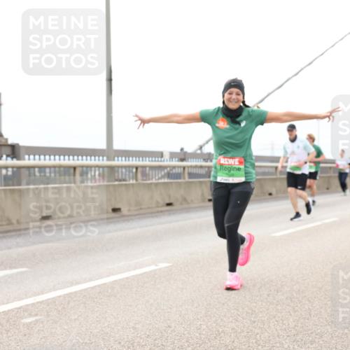 03.10.2025 - Köhlbrandbrückenlauf Lena Gebhardt http://msf.ph/oto/9203161 03.10.2025 15:52:00 Position 2  meine-sportfotos.de