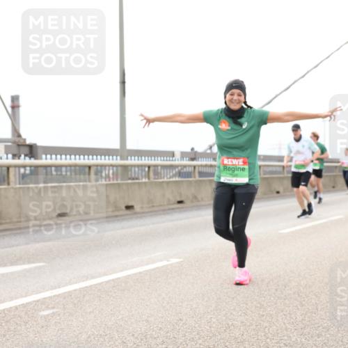 03.10.2025 - Köhlbrandbrückenlauf Lena Gebhardt http://msf.ph/oto/9203162 03.10.2025 15:52:00 Position 2  meine-sportfotos.de
