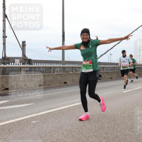 03.10.2025 - Köhlbrandbrückenlauf Lena Gebhardt http://msf.ph/oto/9203163 03.10.2025 15:52:00 Position 2  meine-sportfotos.de