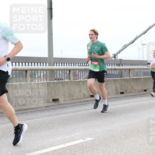 03.10.2025 - Köhlbrandbrückenlauf Lena Gebhardt http://msf.ph/oto/9203172 03.10.2025 15:52:02 Position 2 580 meine-sportfotos.de