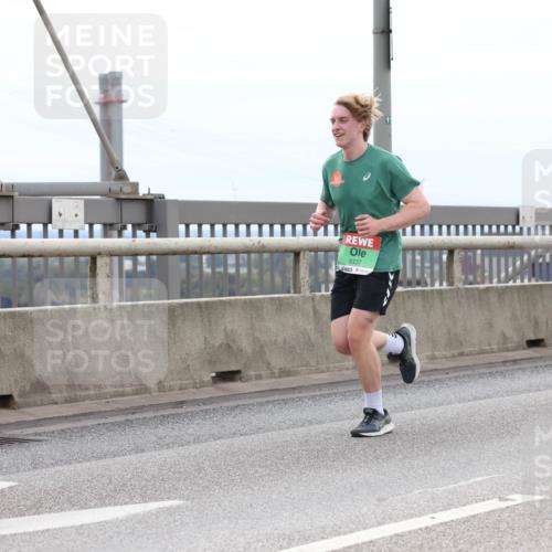 03.10.2025 - Köhlbrandbrückenlauf Lena Gebhardt http://msf.ph/oto/9203175 03.10.2025 15:52:03 Position 2 9337 meine-sportfotos.de