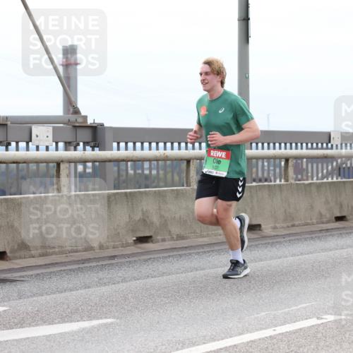 03.10.2025 - Köhlbrandbrückenlauf Lena Gebhardt http://msf.ph/oto/9203176 03.10.2025 15:52:03 Position 2 9337 meine-sportfotos.de
