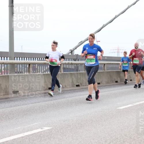 03.10.2025 - Köhlbrandbrückenlauf Lena Gebhardt http://msf.ph/oto/9203181 03.10.2025 15:52:04 Position 2 91, 7754 meine-sportfotos.de
