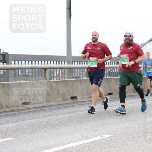 03.10.2025 - Köhlbrandbrückenlauf Lena Gebhardt http://msf.ph/oto/9203195 03.10.2025 15:52:07 Position 2 7548, 7565 meine-sportfotos.de