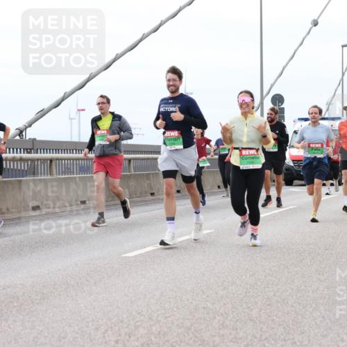 03.10.2025 - Köhlbrandbrückenlauf Lena Gebhardt http://msf.ph/oto/9203204 03.10.2025 15:52:09 Position 2 7703 meine-sportfotos.de