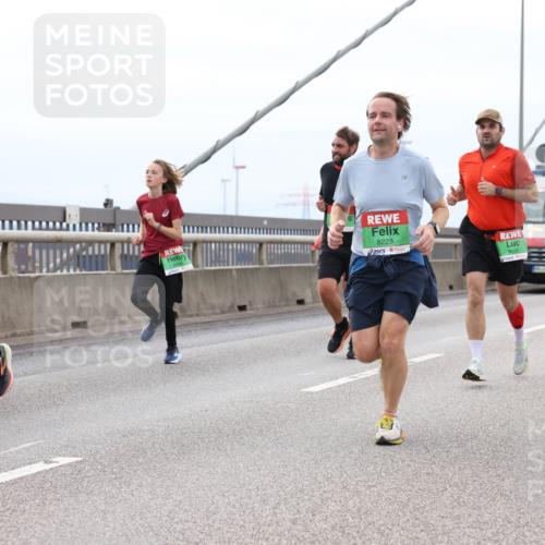 03.10.2025 - Köhlbrandbrückenlauf Lena Gebhardt http://msf.ph/oto/9203215 03.10.2025 15:52:11 Position 2 8229, 9608 meine-sportfotos.de