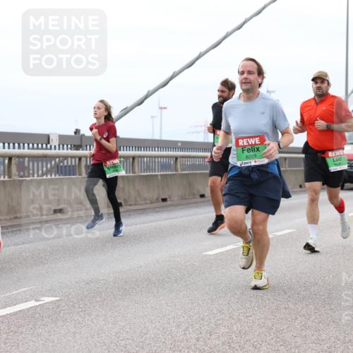 03.10.2025 - Köhlbrandbrückenlauf Lena Gebhardt http://msf.ph/oto/9203216 03.10.2025 15:52:11 Position 2 8229, 9608 meine-sportfotos.de
