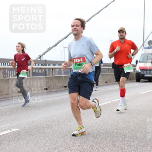 03.10.2025 - Köhlbrandbrückenlauf Lena Gebhardt http://msf.ph/oto/9203217 03.10.2025 15:52:11 Position 2 8229, 9608 meine-sportfotos.de