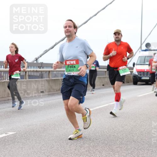 03.10.2025 - Köhlbrandbrückenlauf Lena Gebhardt http://msf.ph/oto/9203218 03.10.2025 15:52:11 Position 2 8229, 9608 meine-sportfotos.de