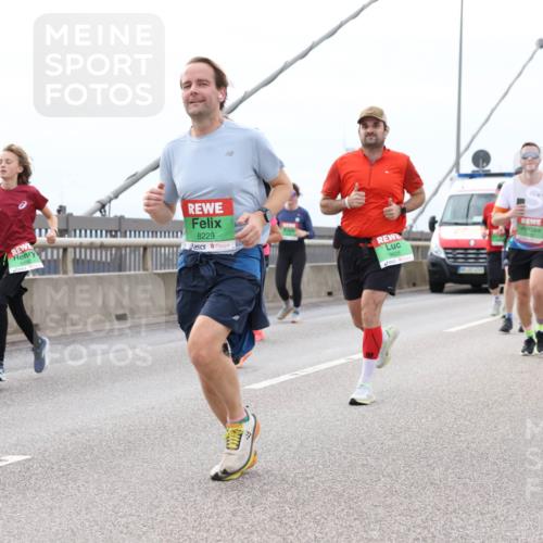 03.10.2025 - Köhlbrandbrückenlauf Lena Gebhardt http://msf.ph/oto/9203219 03.10.2025 15:52:11 Position 2 8229, 9608, 737 meine-sportfotos.de