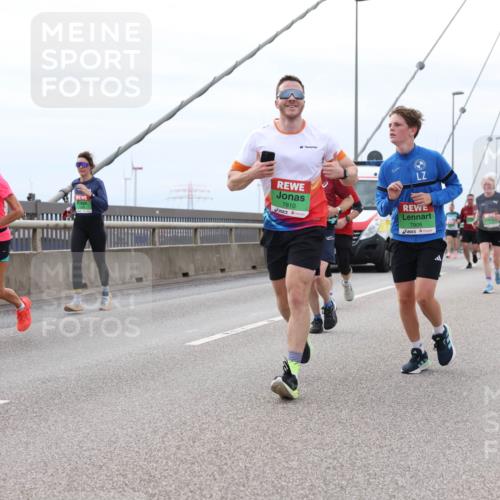 03.10.2025 - Köhlbrandbrückenlauf Lena Gebhardt http://msf.ph/oto/9203227 03.10.2025 15:52:13 Position 2 7810, 7906 meine-sportfotos.de