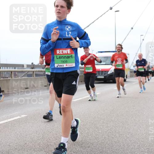 03.10.2025 - Köhlbrandbrückenlauf Lena Gebhardt http://msf.ph/oto/9203236 03.10.2025 15:52:15 Position 2 7906 meine-sportfotos.de