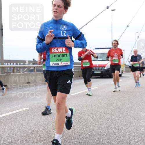 03.10.2025 - Köhlbrandbrückenlauf Lena Gebhardt http://msf.ph/oto/9203237 03.10.2025 15:52:15 Position 2 7906 meine-sportfotos.de