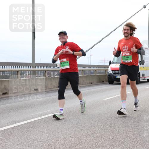 03.10.2025 - Köhlbrandbrückenlauf Lena Gebhardt http://msf.ph/oto/9203244 03.10.2025 15:52:16 Position 2 8192, 9396 meine-sportfotos.de